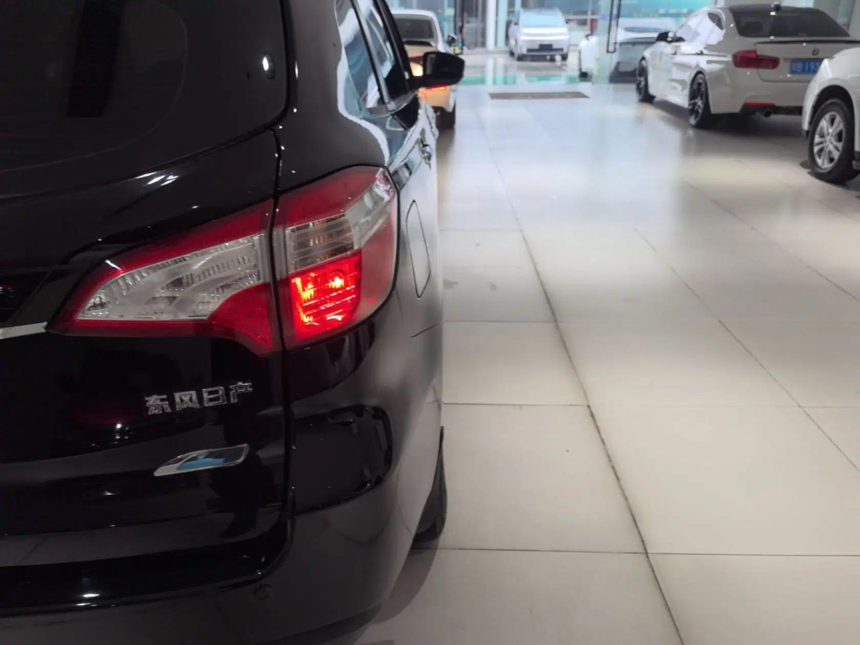 Venucia T70 2015 2.0L CVT Smart Choice Edition — миниатюра 8