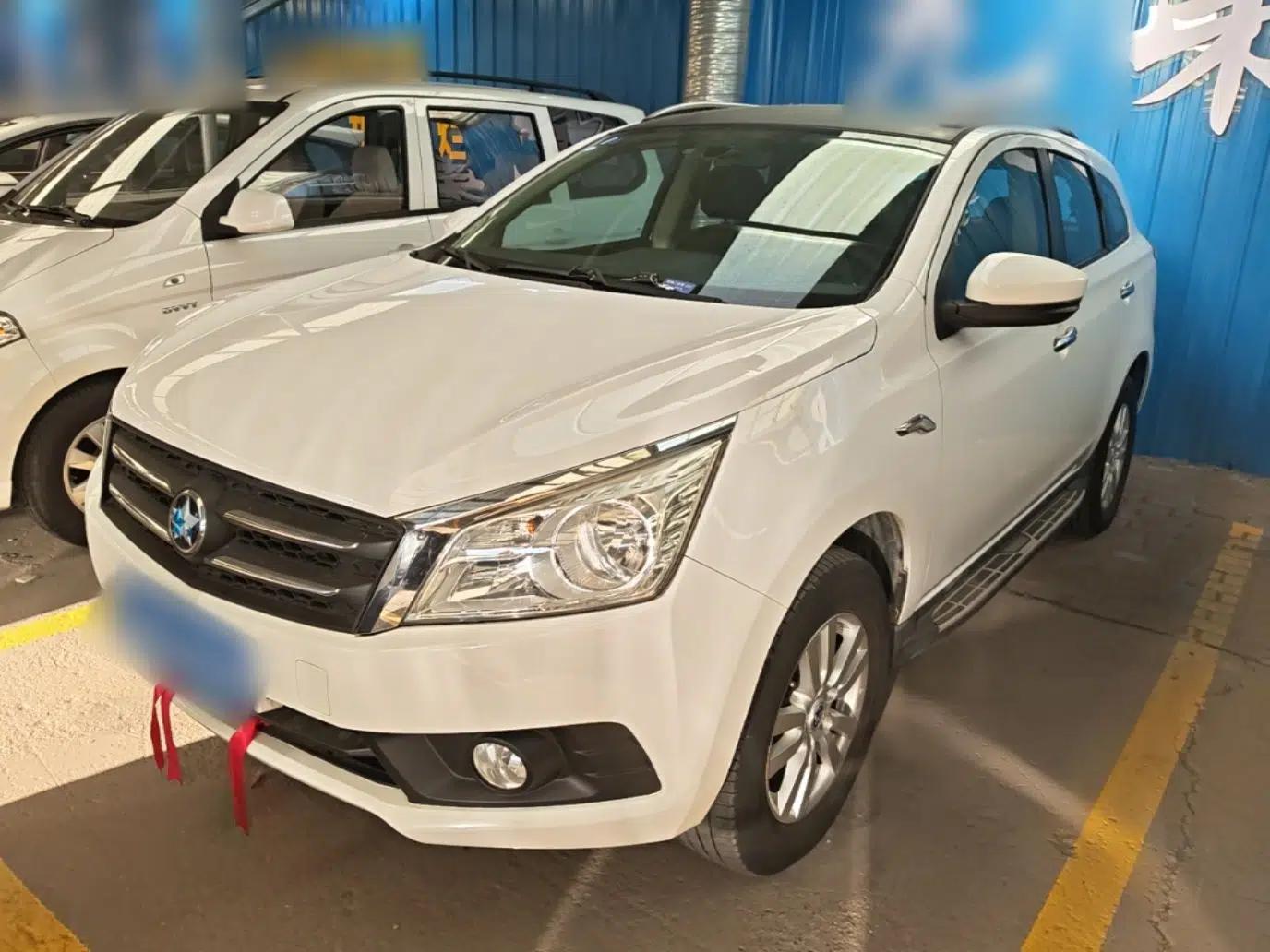 Venucia T70 2015 2.0L CVT Smart Choice Edition — миниатюра 1