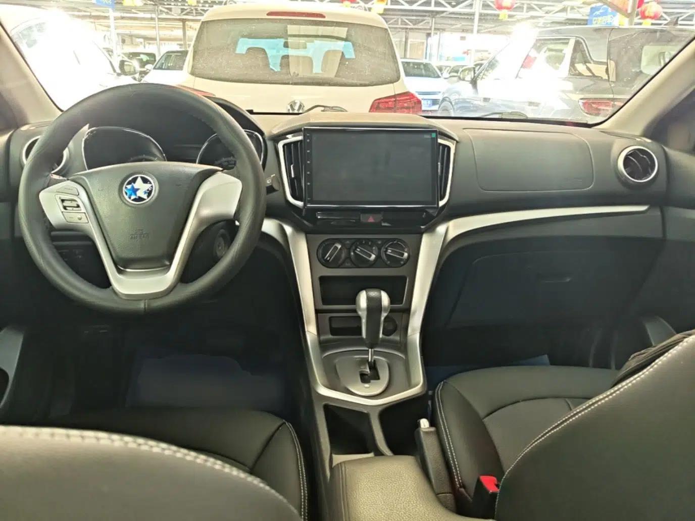 Venucia T70 2015 2.0L CVT Smart Choice Edition — миниатюра 12