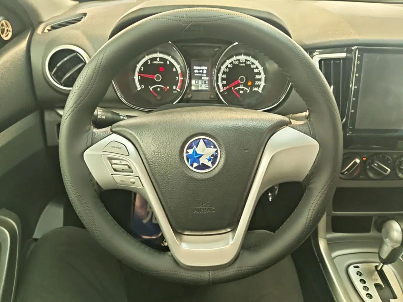 Venucia T70 2015 2.0L CVT Smart Choice Edition — миниатюра 13