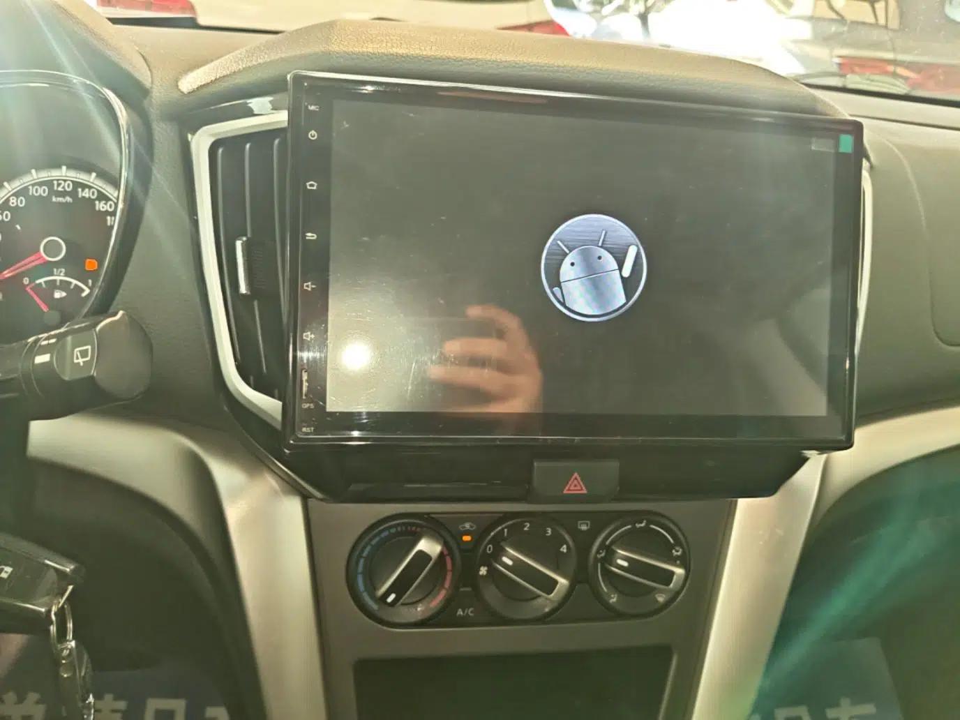 Venucia T70 2015 2.0L CVT Smart Choice Edition — миниатюра 15