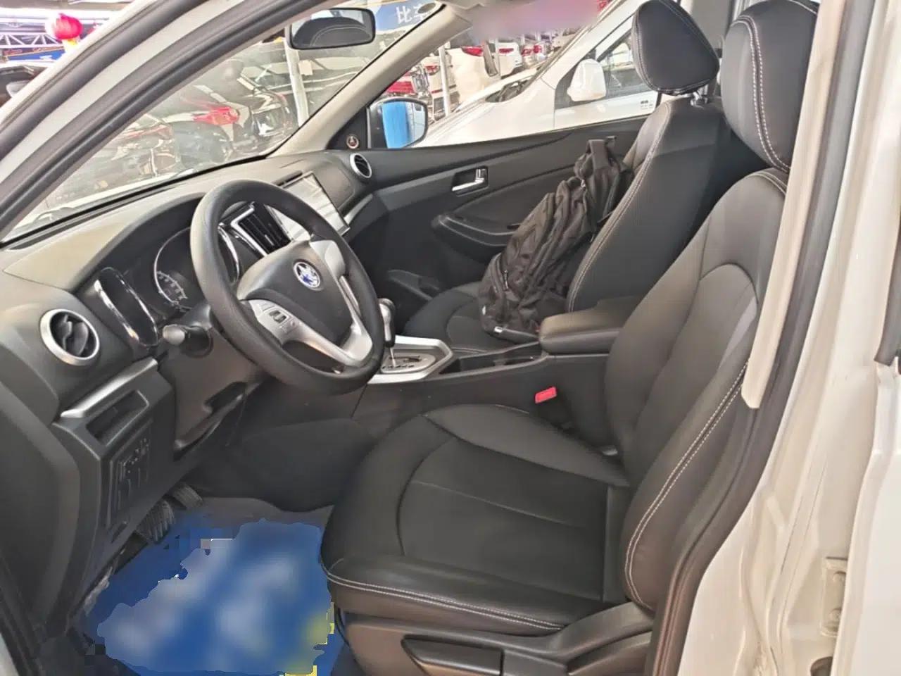 Venucia T70 2015 2.0L CVT Smart Choice Edition — миниатюра 17