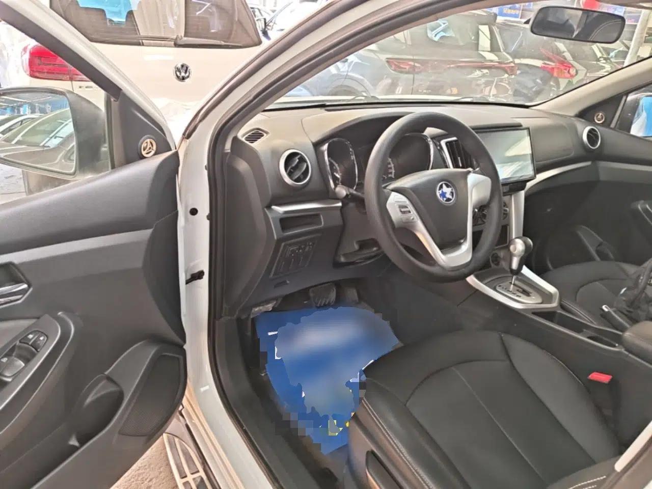 Venucia T70 2015 2.0L CVT Smart Choice Edition — миниатюра 18