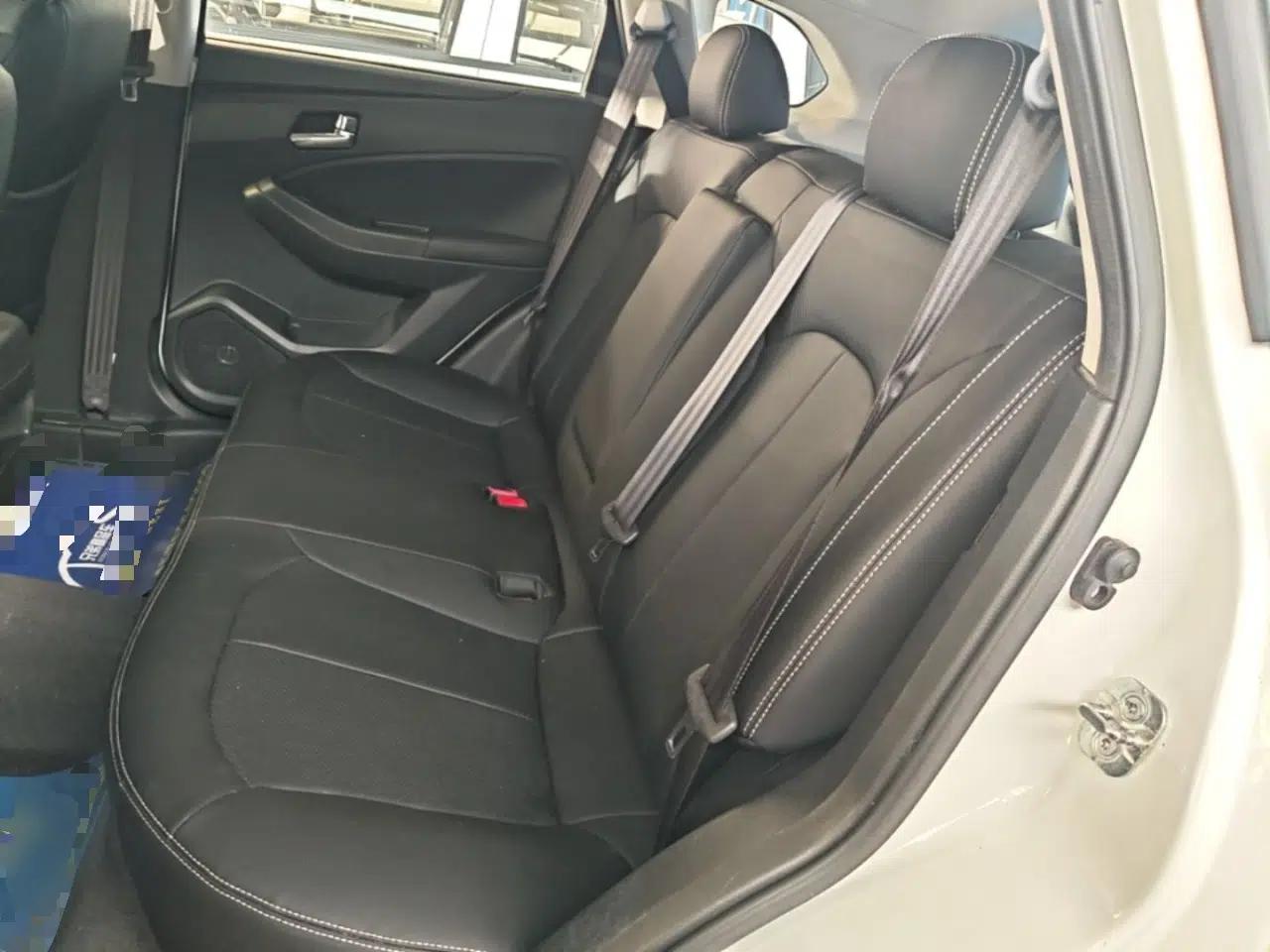 Venucia T70 2015 2.0L CVT Smart Choice Edition — миниатюра 19