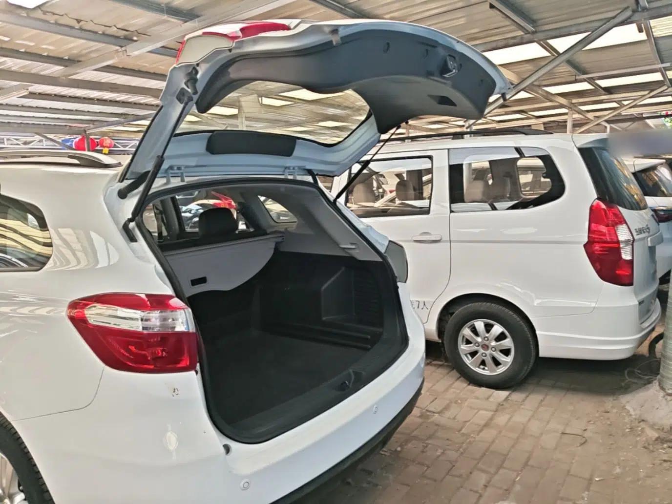 Venucia T70 2015 2.0L CVT Smart Choice Edition — миниатюра 21