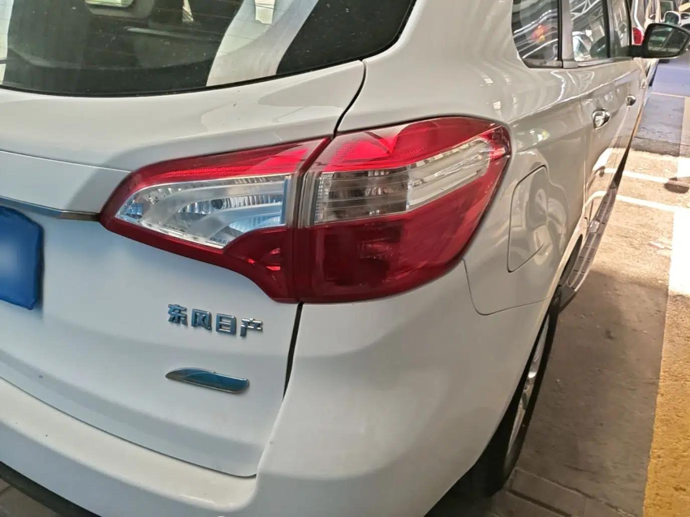 Venucia T70 2015 2.0L CVT Smart Choice Edition — миниатюра 8