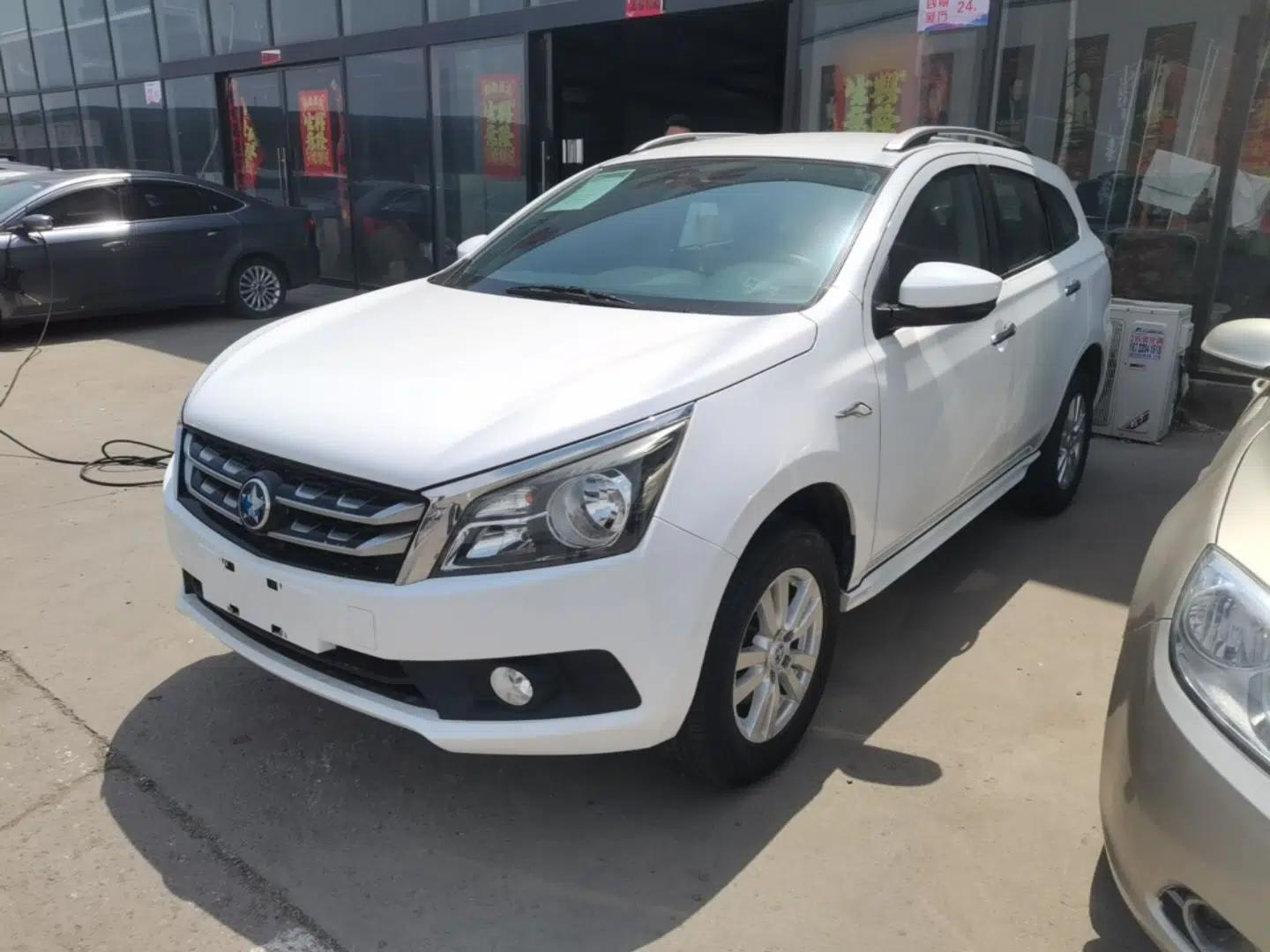 Venucia T70 2016 2.0L CVT Smart Choice Edition — миниатюра 1