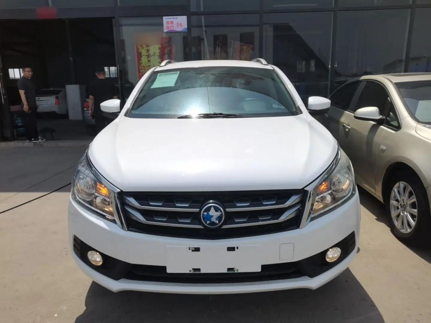 Venucia T70 2016 2.0L CVT Smart Choice Edition — миниатюра 2