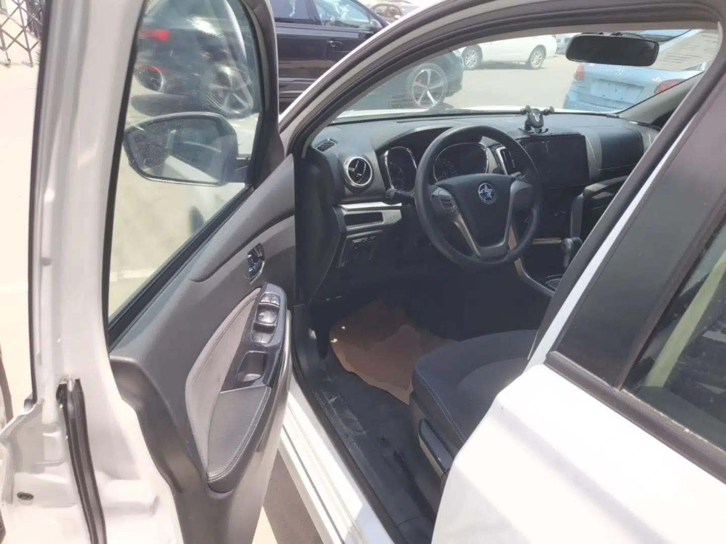 Venucia T70 2016 2.0L CVT Smart Choice Edition — миниатюра 18
