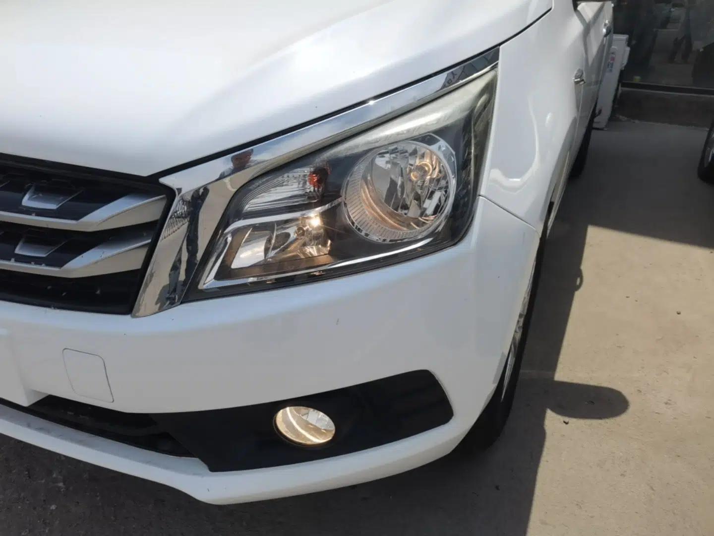 Venucia T70 2016 2.0L CVT Smart Choice Edition — миниатюра 5