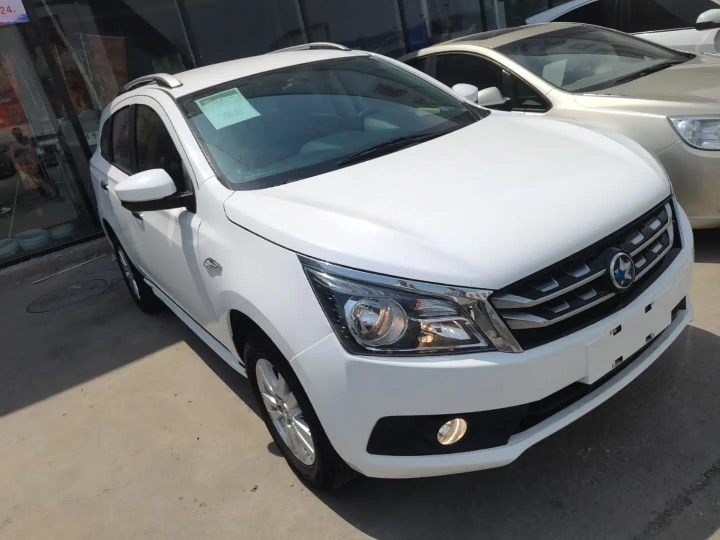 Venucia T70 2016 2.0L CVT Smart Choice Edition — миниатюра 6