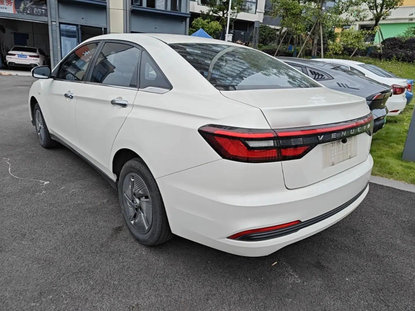 Venucia D60EV 2023 PLUS Comfort Edition SI Model — миниатюра 4