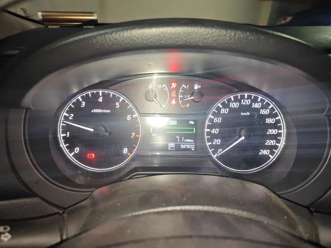 Nissan Tiida 2016 1.6L CVT Cool Dynamic Edition — миниатюра 12