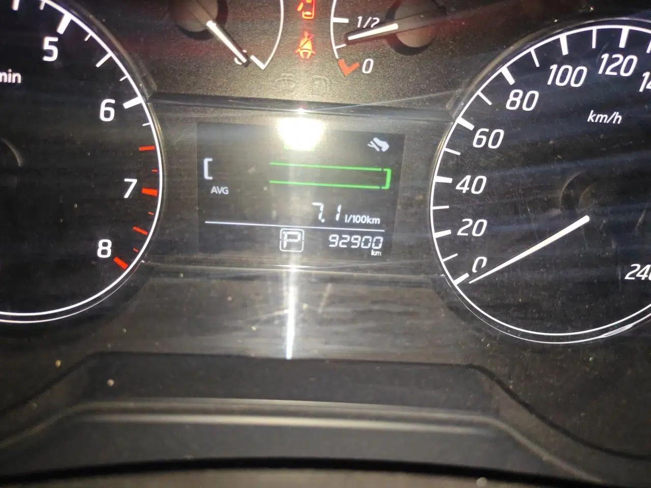 Nissan Tiida 2016 1.6L CVT Cool Dynamic Edition — миниатюра 13