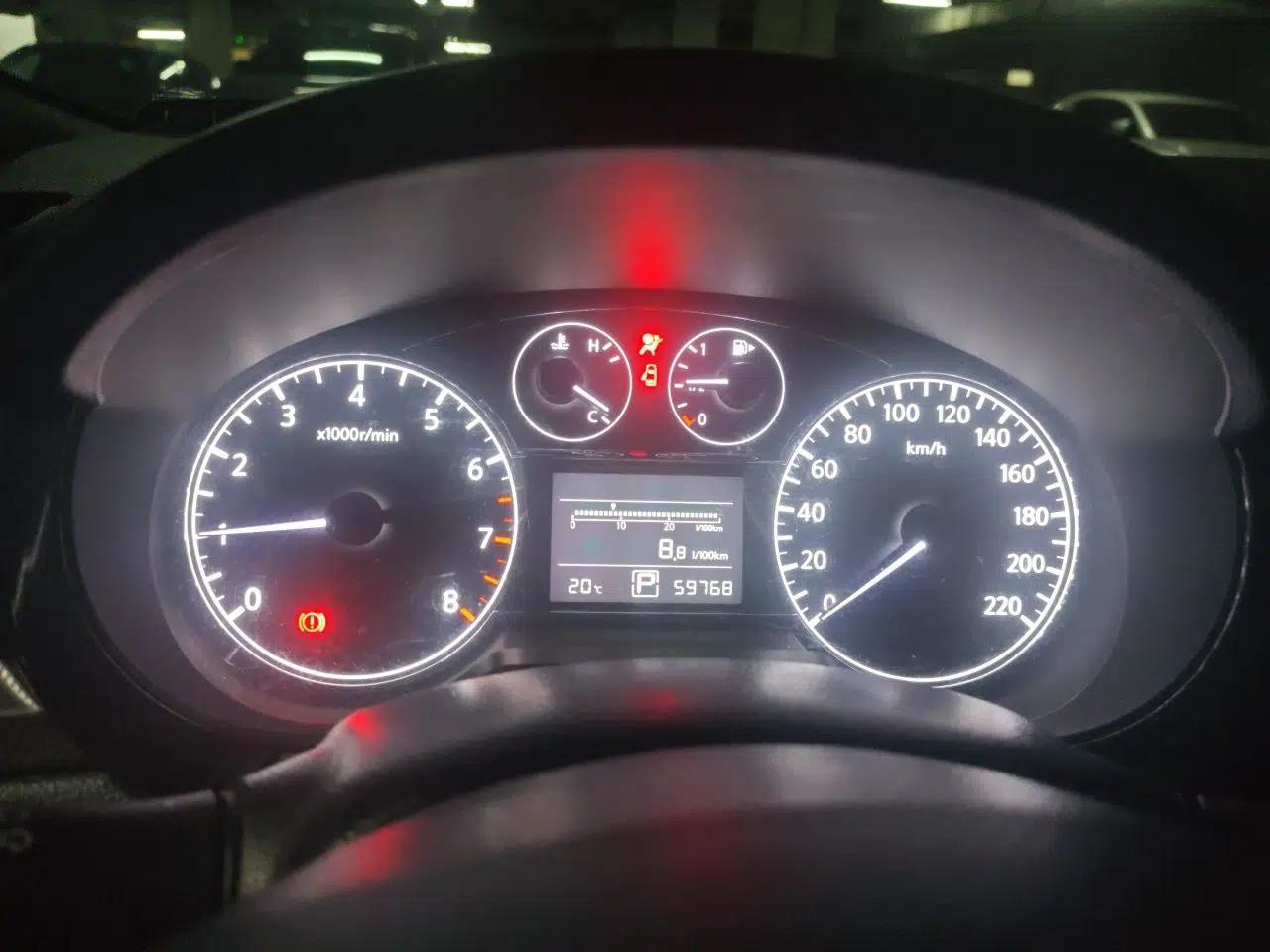 Nissan Tiida 2011 1.6L CVT Smart Version — миниатюра 12