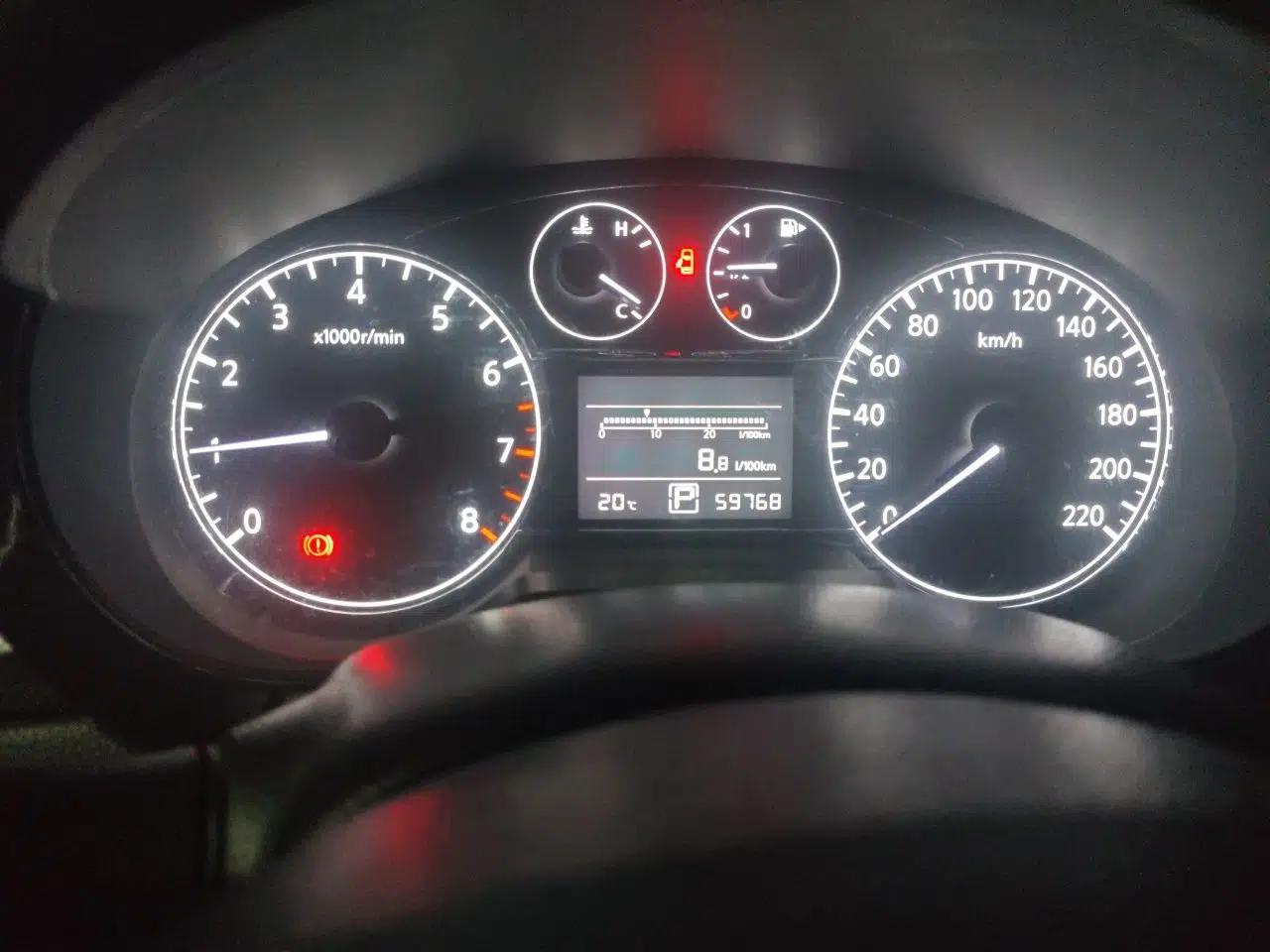 Nissan Tiida 2011 1.6L CVT Smart Version — миниатюра 13