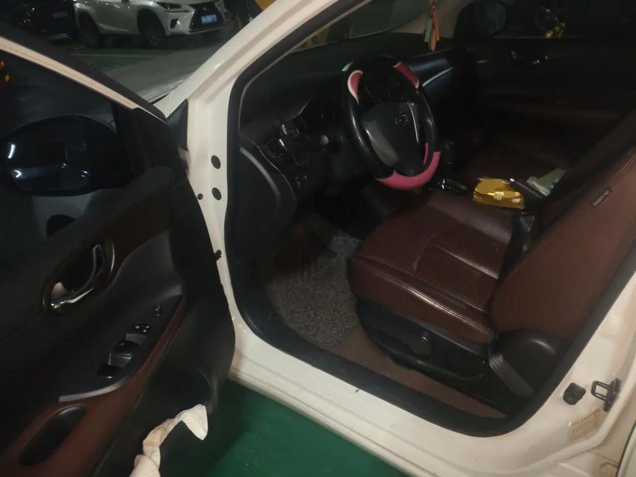 Nissan Tiida 2011 1.6L CVT Smart Version — миниатюра 17