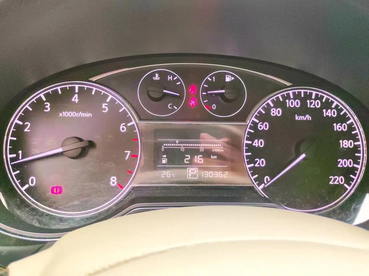 Nissan Tiida 2011 1.6L CVT Smart Version — миниатюра 12