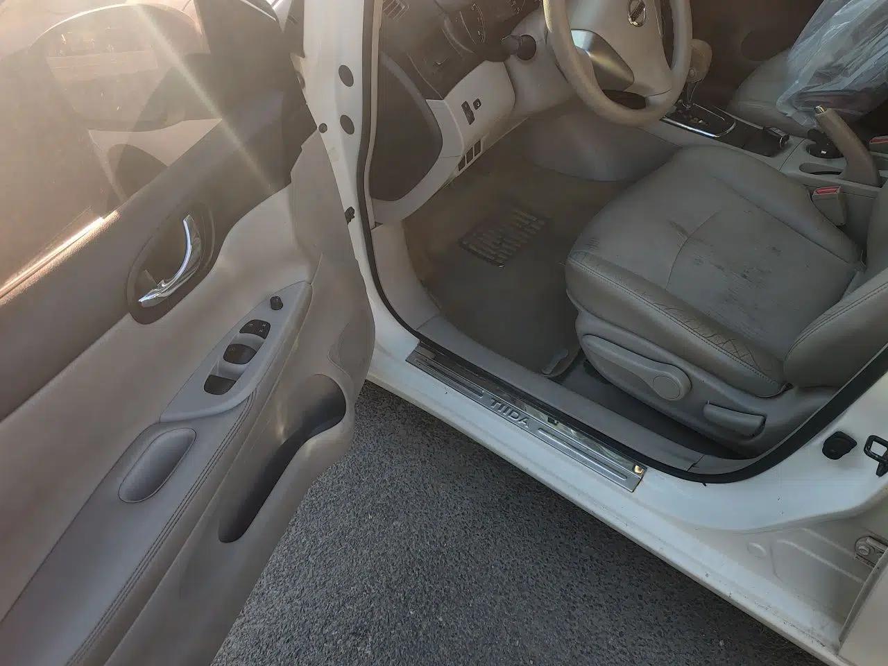 Nissan Tiida 2011 1.6L CVT Smart Version — миниатюра 17