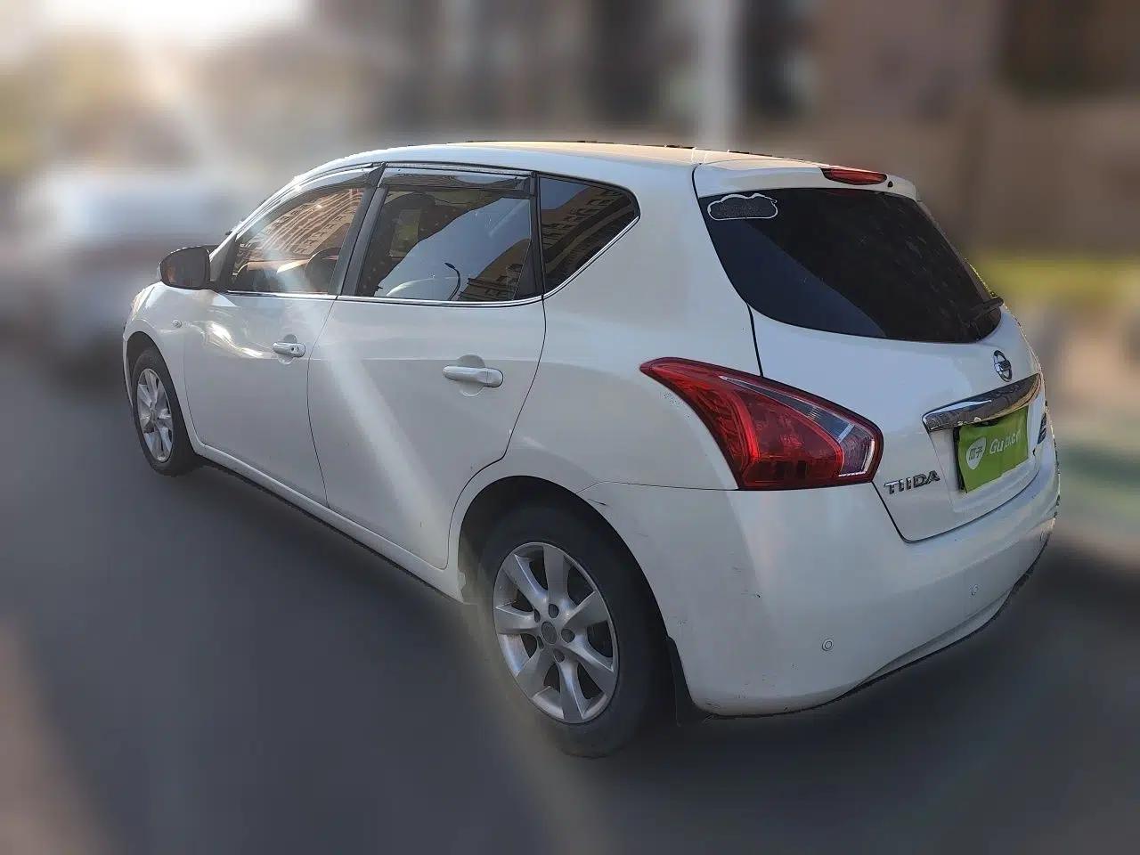 Nissan Tiida 2011 1.6L CVT Smart Version — миниатюра 4
