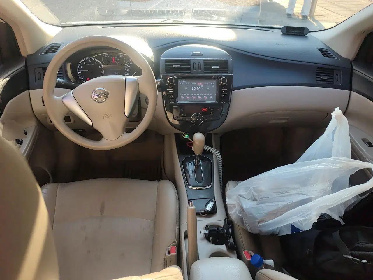 Nissan Tiida 2011 1.6L CVT Smart Version — миниатюра 10