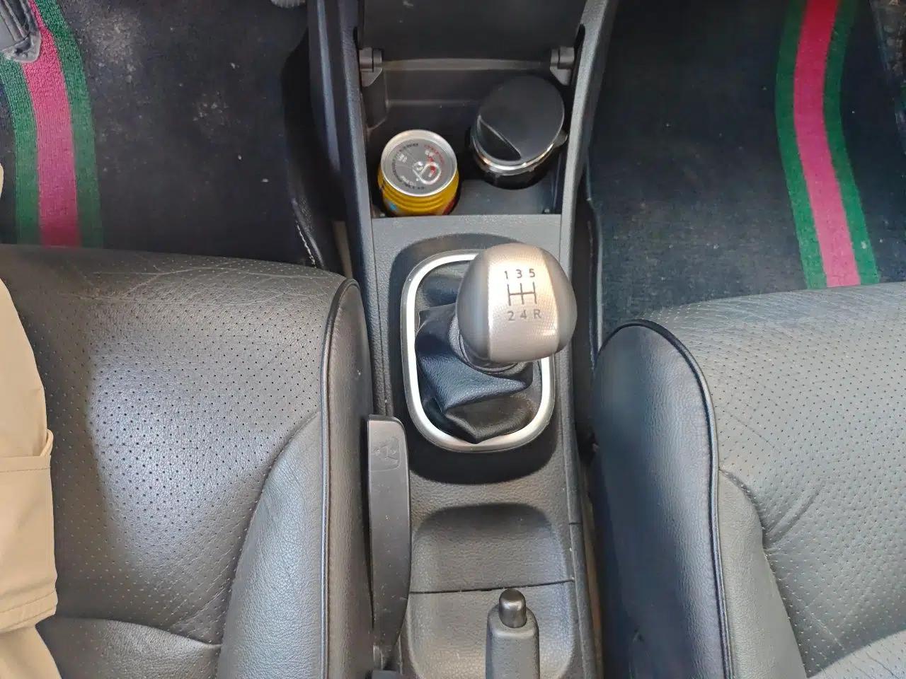 Nissan Tiida 2006 1.6GE MT — миниатюра 15