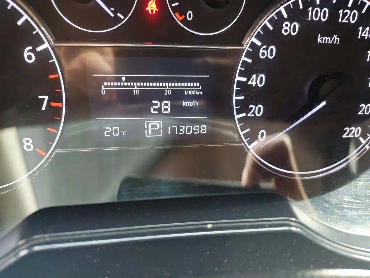 Nissan Tiida 2011 1.6L CVT Smart Version — миниатюра 13