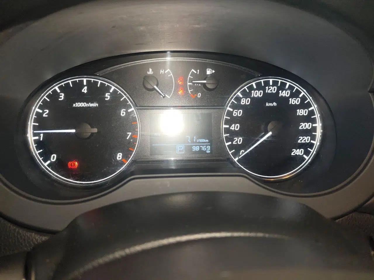 Nissan Tiida 2016 1.6L CVT Cool Dynamic Edition — миниатюра 12