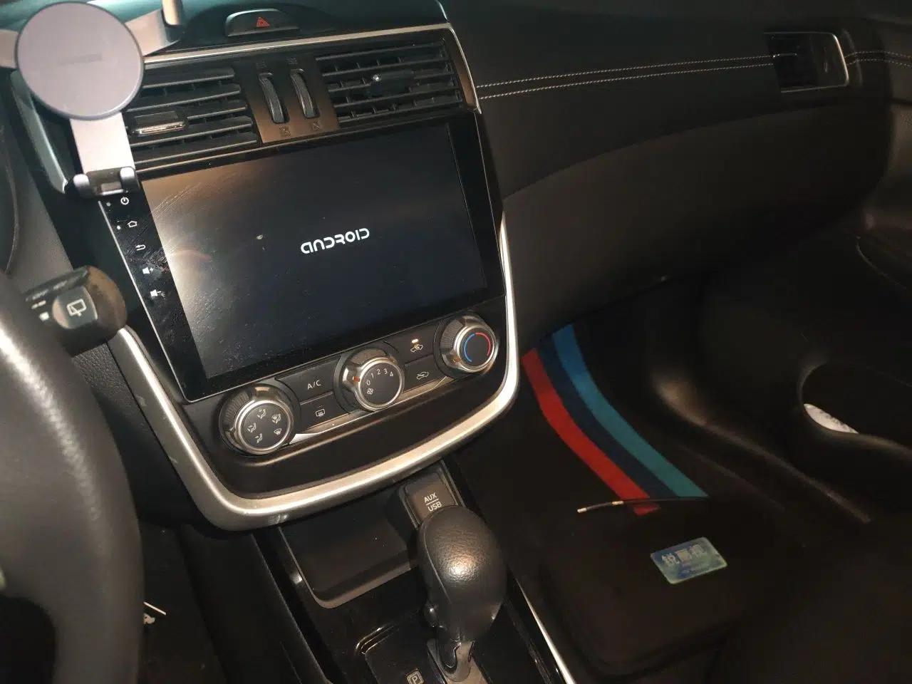 Nissan Tiida 2016 1.6L CVT Cool Dynamic Edition — миниатюра 14