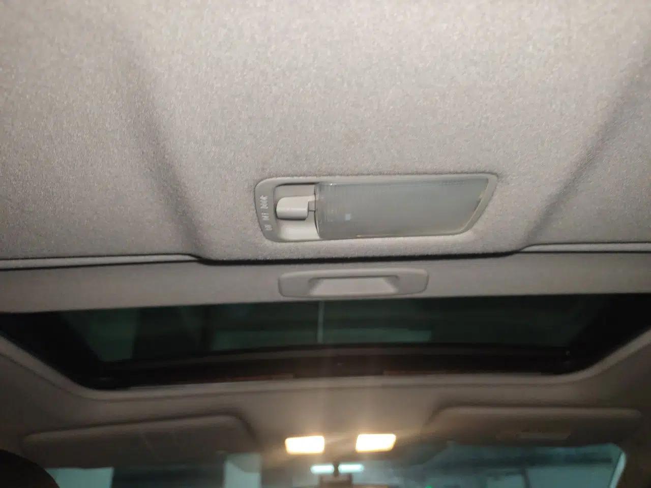 Nissan Tiida 2016 1.6L CVT Cool Dynamic Edition — миниатюра 19