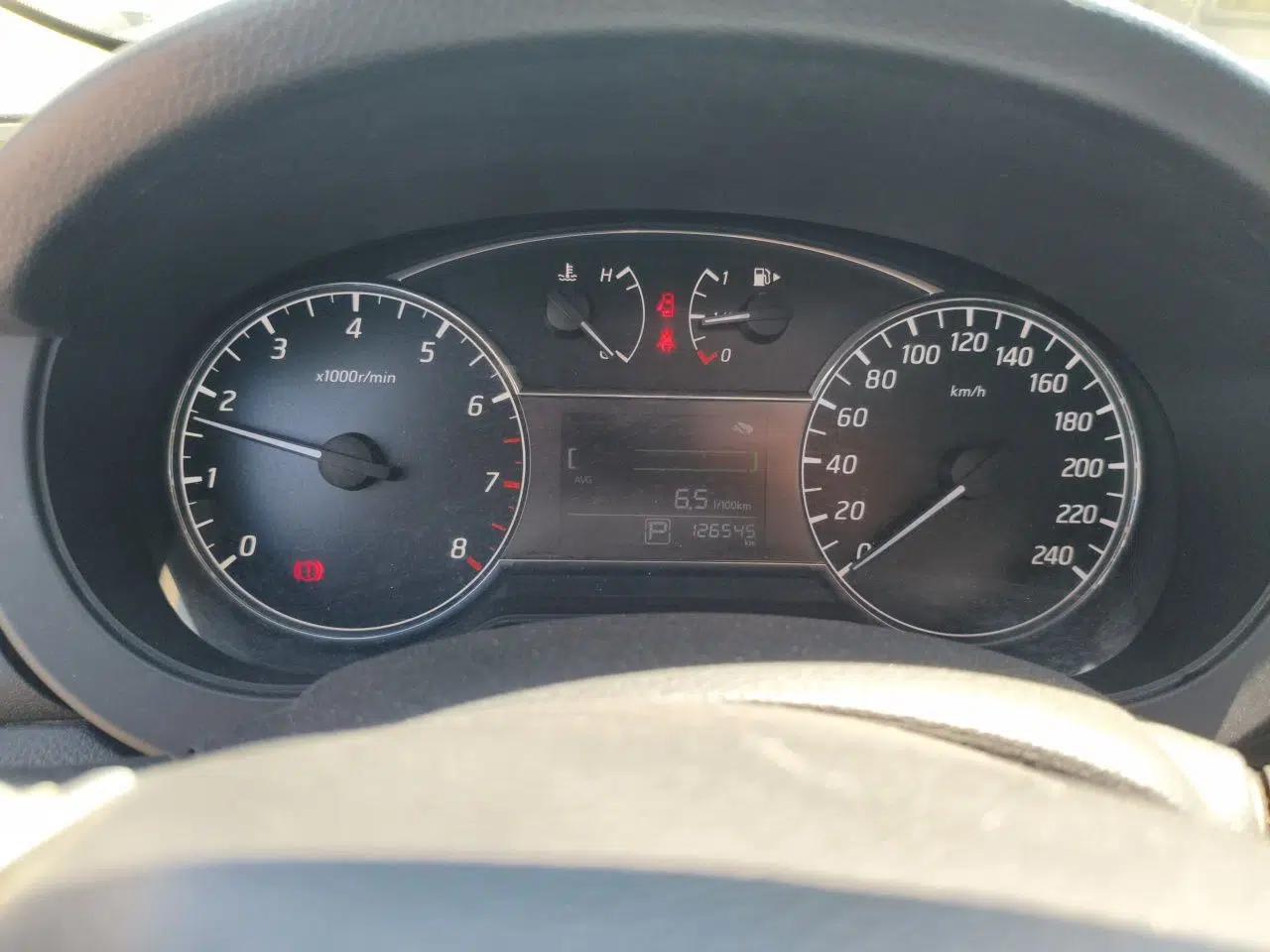 Nissan Tiida 2016 1.6L CVT Cool Dynamic Edition — миниатюра 12