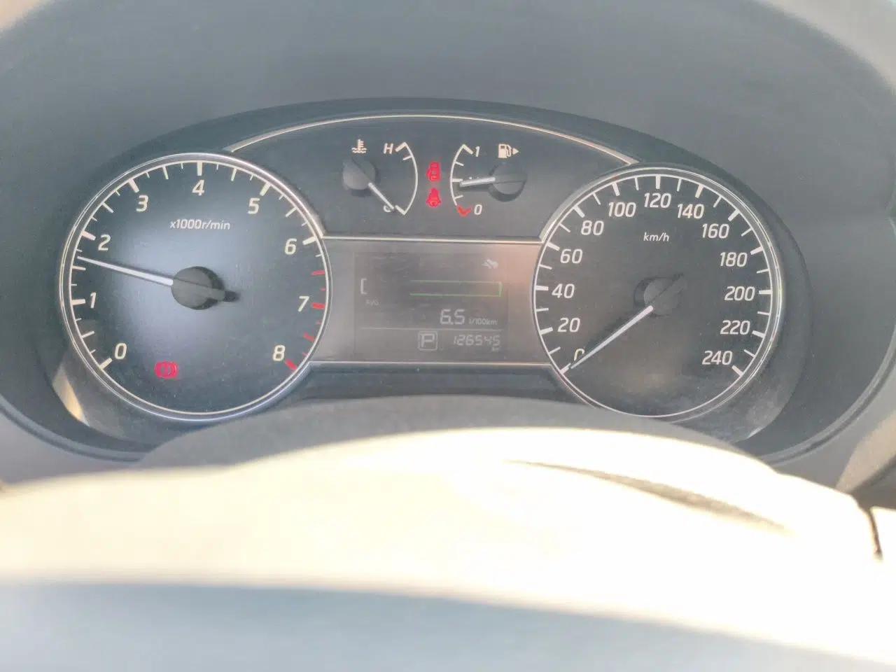 Nissan Tiida 2016 1.6L CVT Cool Dynamic Edition — миниатюра 13