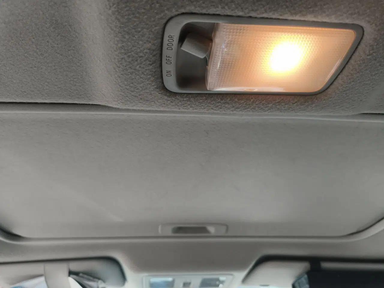 Nissan Tiida 2016 1.6L CVT Cool Dynamic Edition — миниатюра 19