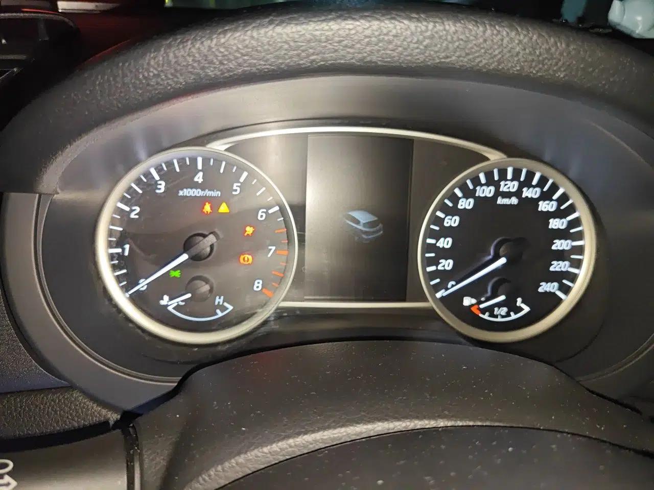 Nissan Tiida 2023 1.6L CVT Smart Drive Version — миниатюра 12