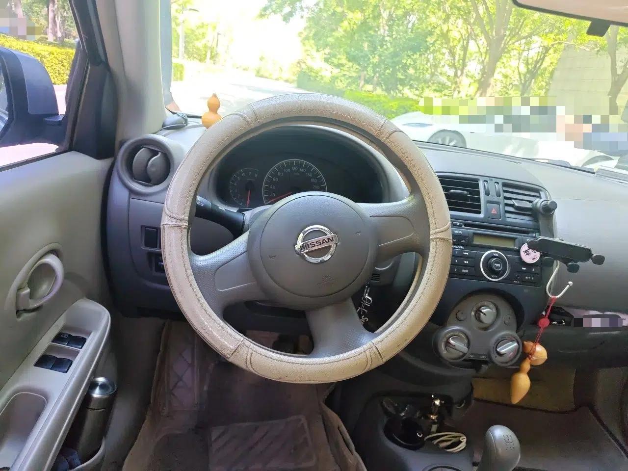 Nissan Sunny 2011 1.5XE Manual Comfort Edition — миниатюра 11