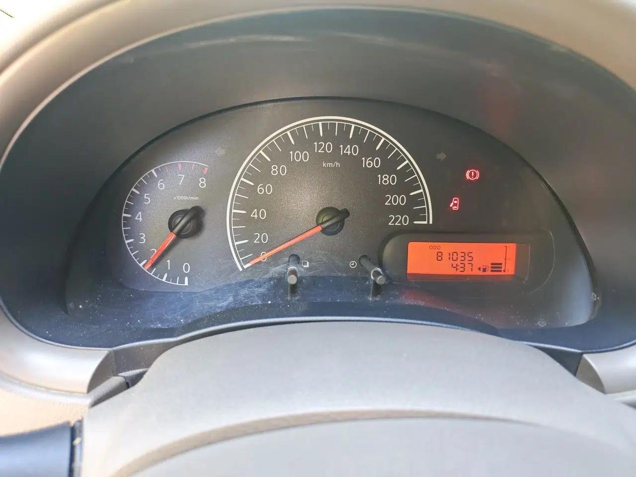 Nissan Sunny 2011 1.5XE Manual Comfort Edition — миниатюра 12
