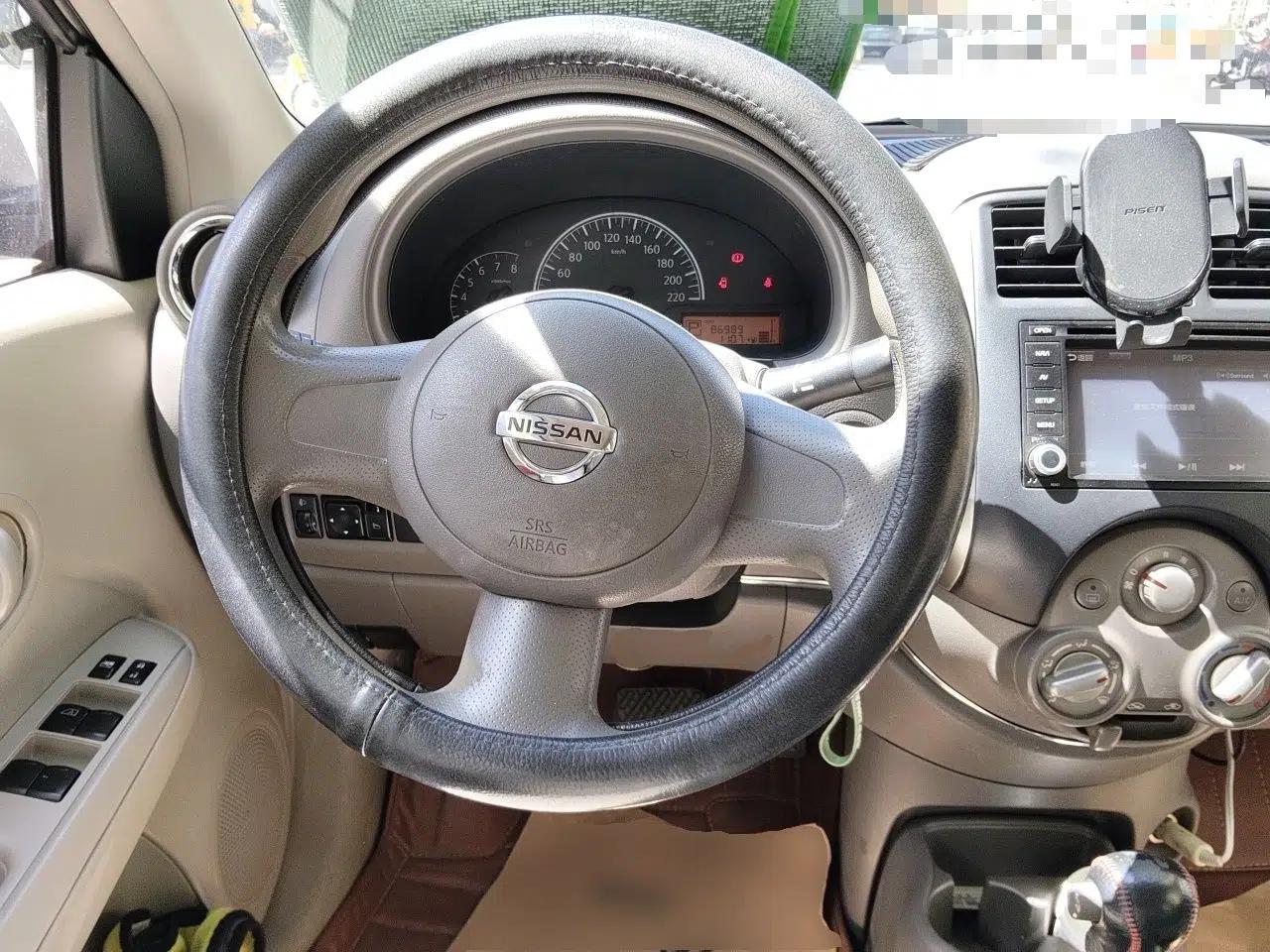 Nissan Sunny 2011 1.5XE CVT Comfort Edition — миниатюра 11