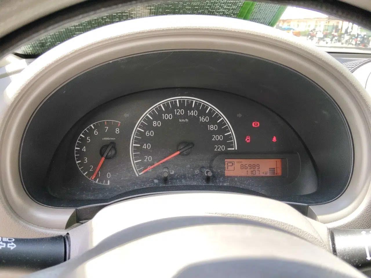 Nissan Sunny 2011 1.5XE CVT Comfort Edition — миниатюра 12