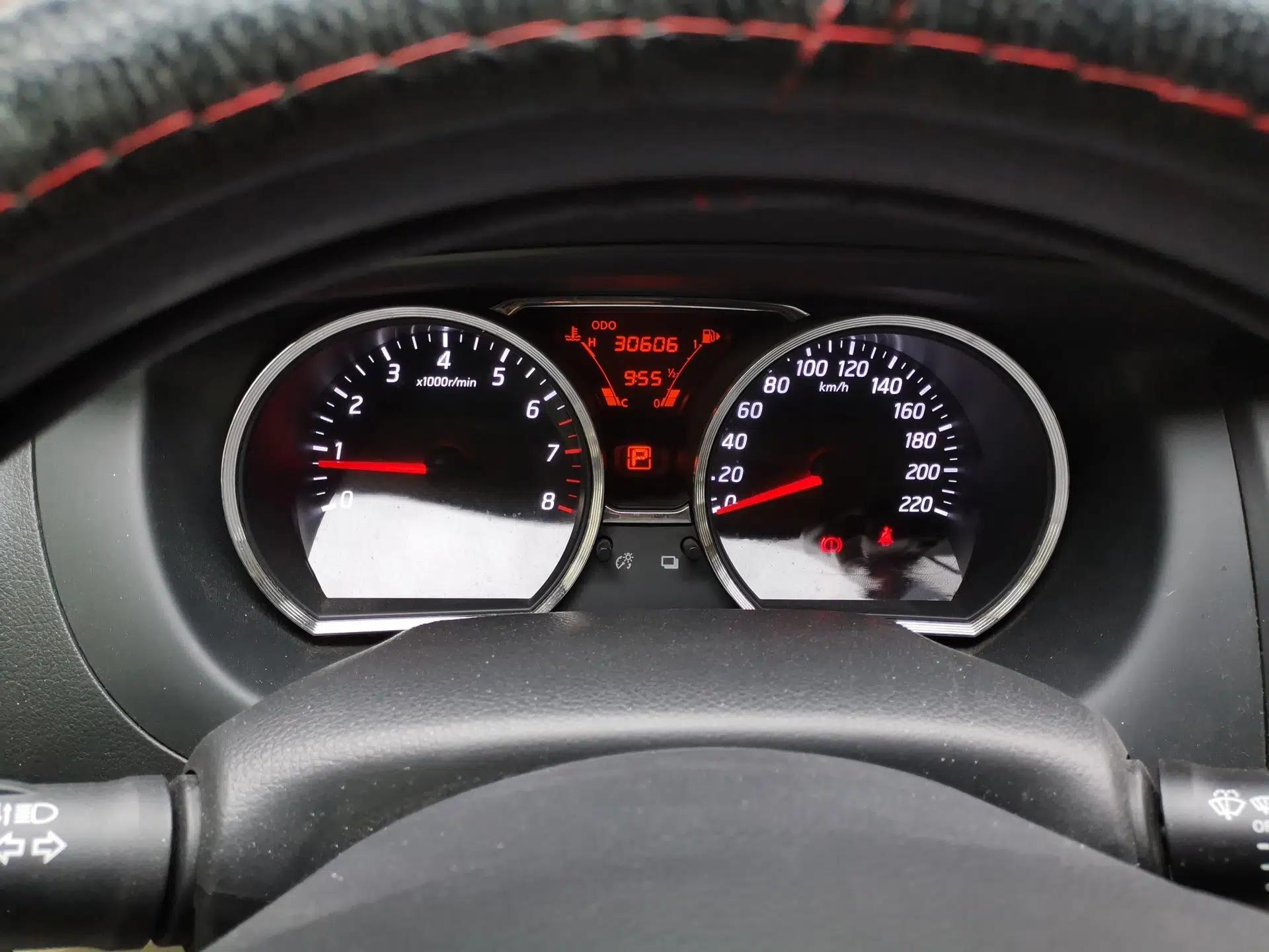 Nissan Livina 2015 1.6XE CVT Comfort Edition — миниатюра 12