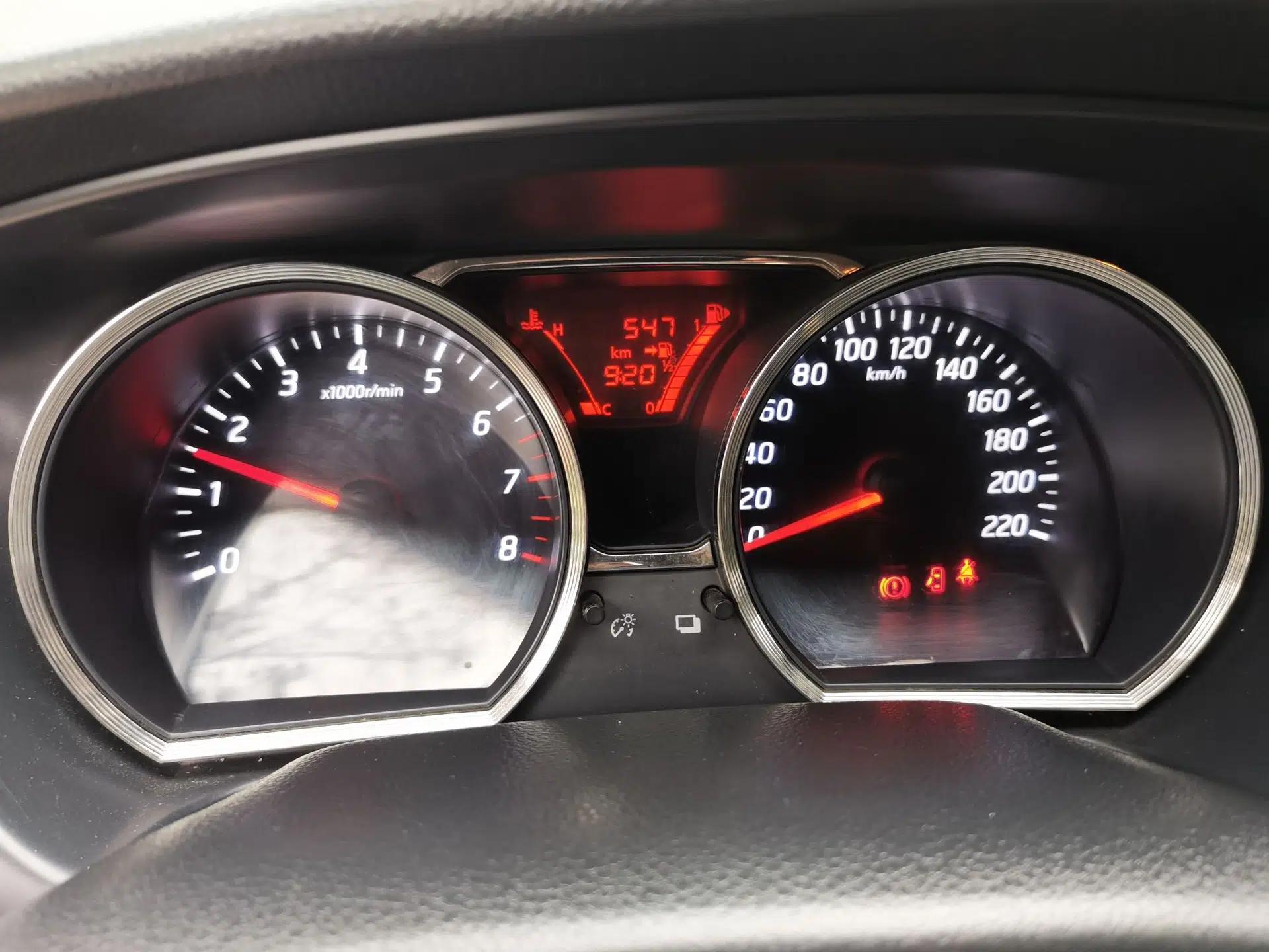 Nissan Livina 2013 1.6XE Manual Comfort Edition — миниатюра 12