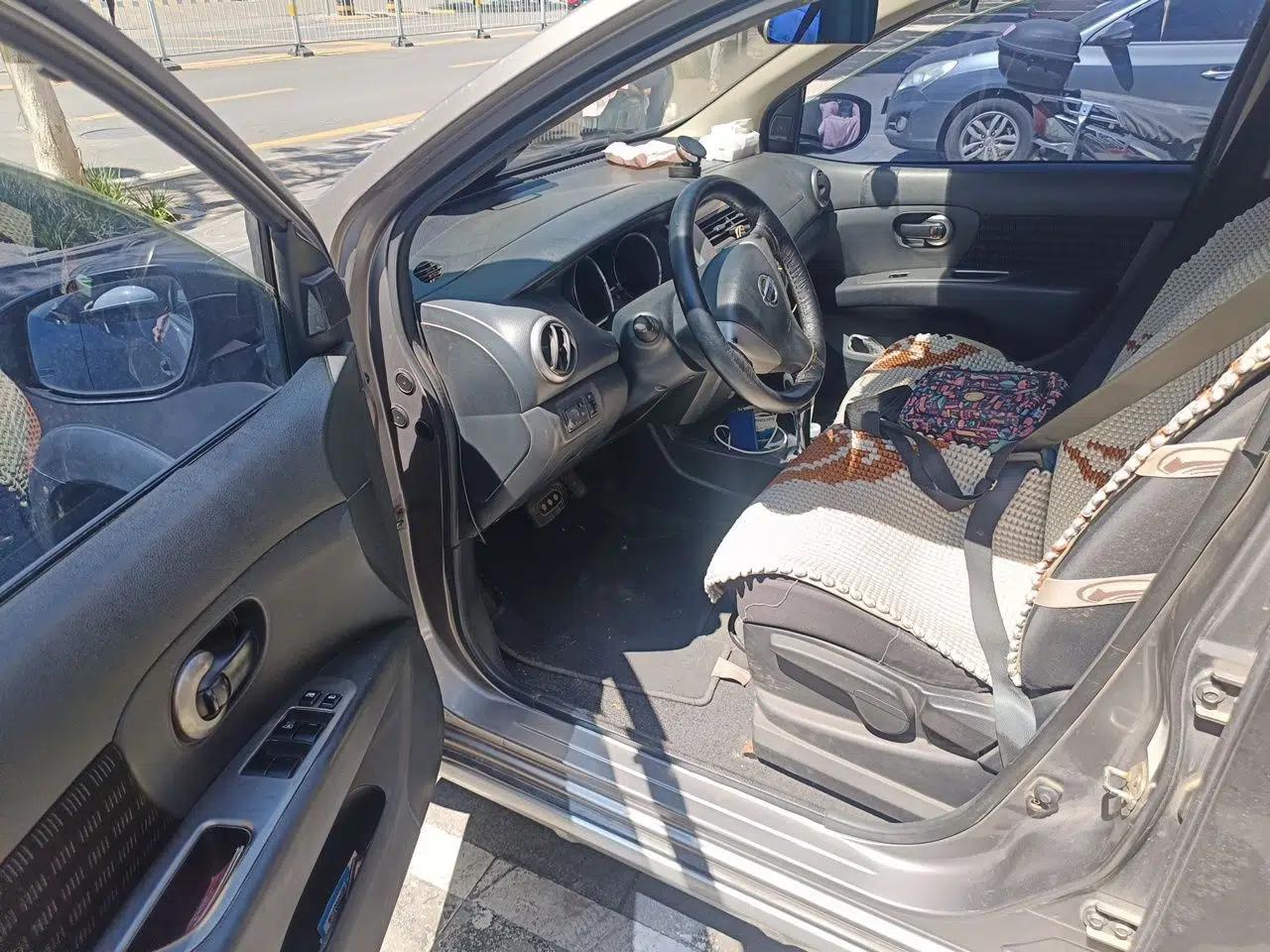 Nissan Livina 2013 JINRUI 1.6XV CVT Luxury Edition — миниатюра 17