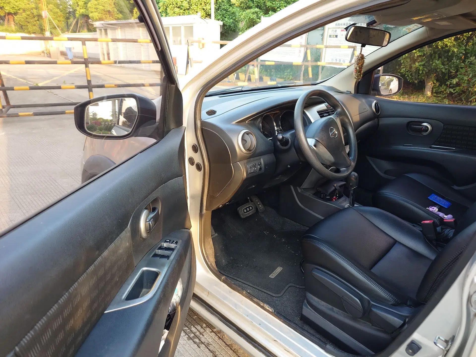 Nissan Livina 2013 JINRUI 1.6XV CVT Luxury Edition — миниатюра 17