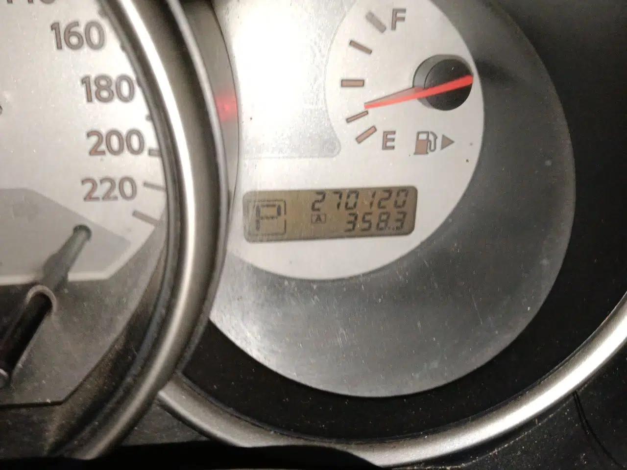 Nissan Livina 2010 Jingyue Edition 1.6L Automatic All-in-One Model — миниатюра 13