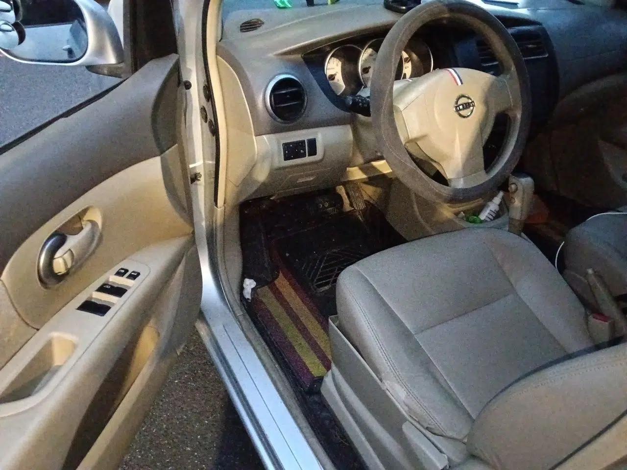 Nissan Livina 2010 Jingyue Edition 1.6L Automatic All-in-One Model — миниатюра 17
