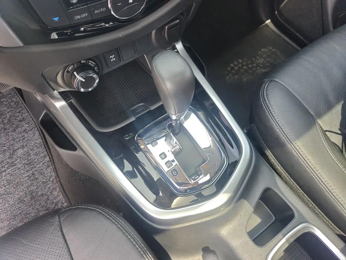Nissan Terra 2020 2.5L XL Upper 4WD Automatic Four-Wheel Drive Luxury Edition — миниатюра 17