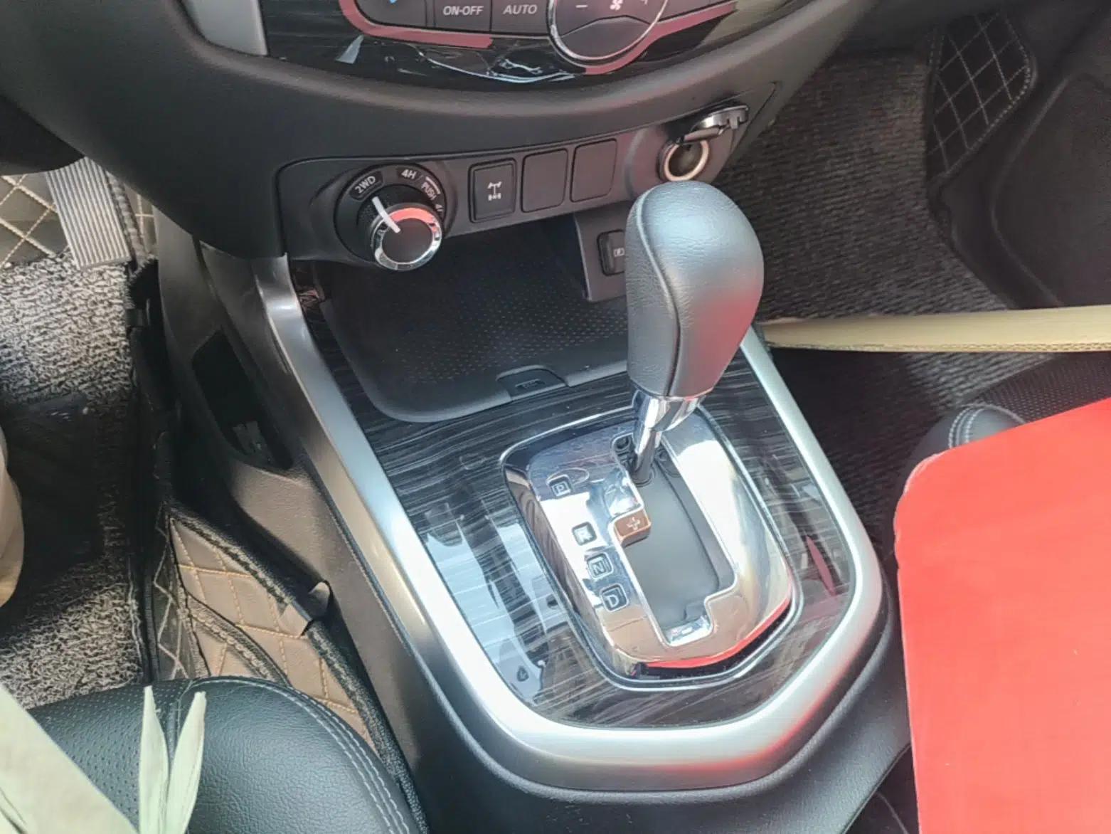 Nissan Terra 2018 2.5L Automatic 4x4 Flagship Edition — миниатюра 16