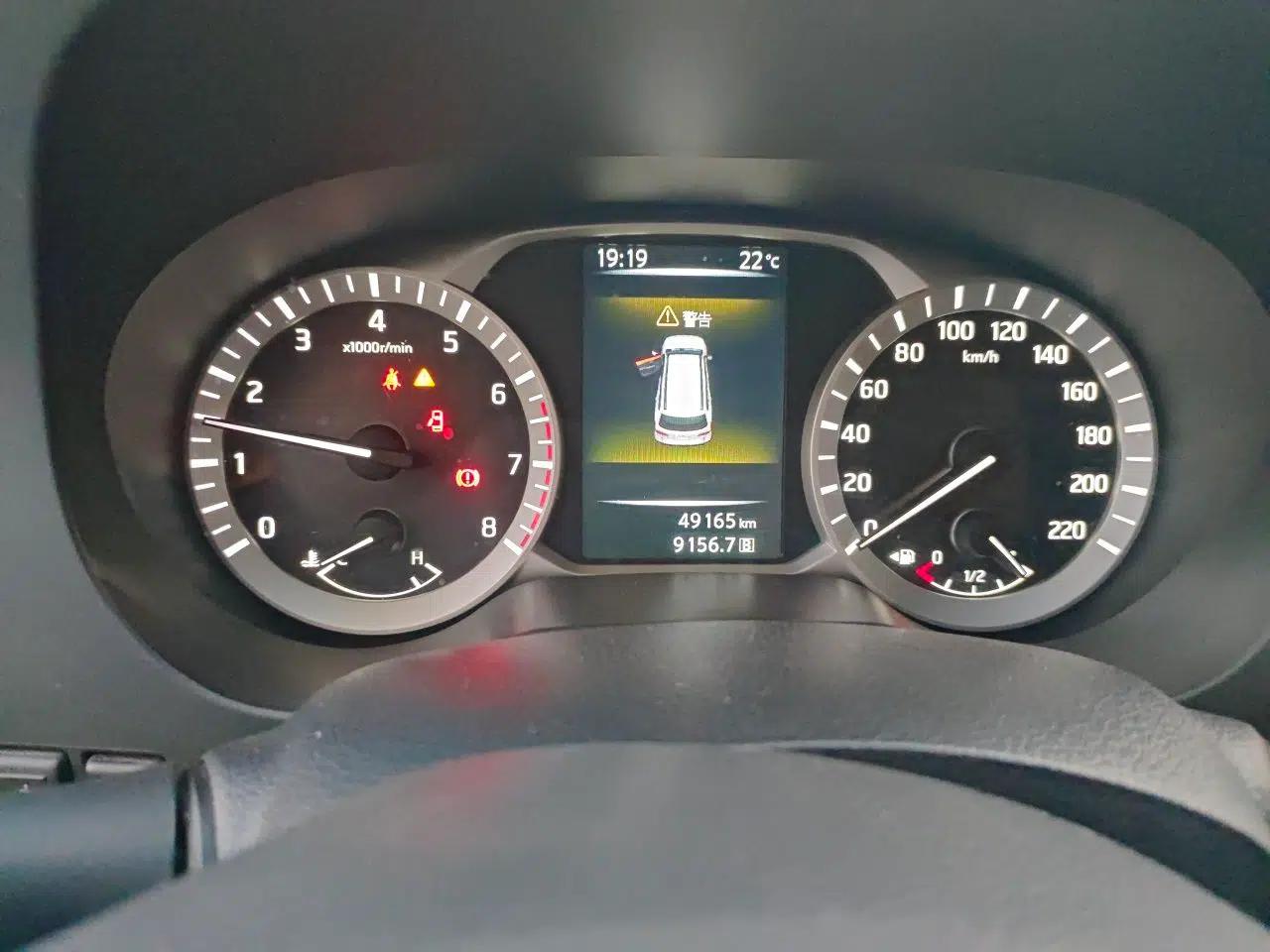 Nissan Terra 2018 2.5L Manual Two-Wheel Drive Elite Edition — миниатюра 12