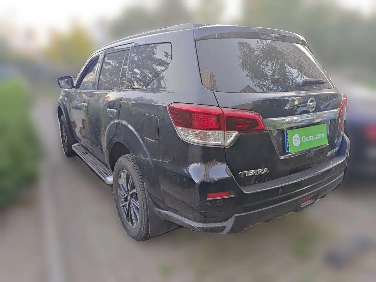 Nissan Terra 2018 2.5L Manual Two-Wheel Drive Elite Edition — миниатюра 4