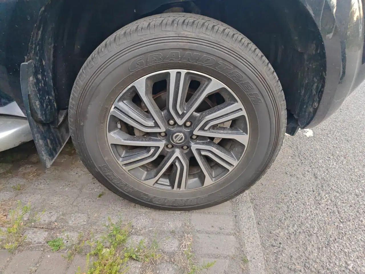 Nissan Terra 2018 2.5L Manual Two-Wheel Drive Elite Edition — миниатюра 8