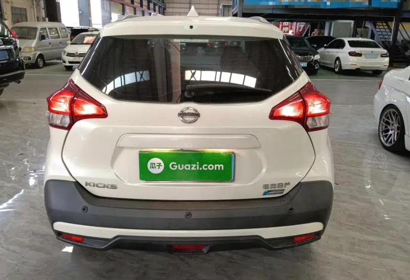 Nissan Kicks 2019 1.5L CVT Smart Connect Luxury Edition — миниатюра 4